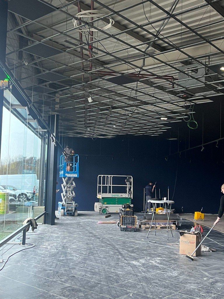 Avant - Nettoyage showroom commercial